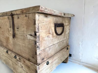ANTIQUE TEAK WOOD TRUNK MONTECARLO