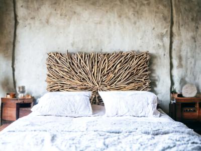 HEADBOARD WITH NATURAL WOOD BRANCHES TULUM
