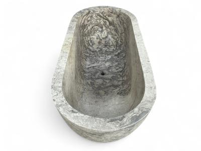 GRAUE MARMORBADEWANNE PORTIER