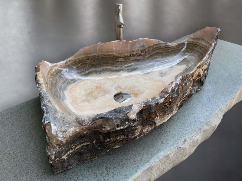 EXKLUSIVES WASCHBECKEN AUS STEIN ISOLA