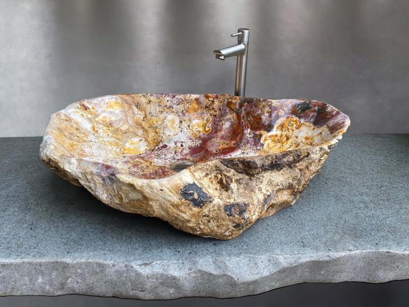 WASCHBECKEN MIT NATURFARBEN