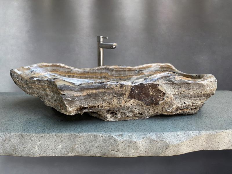 EXKLUSIVES WASCHBECKEN AUS NATURSTEIN