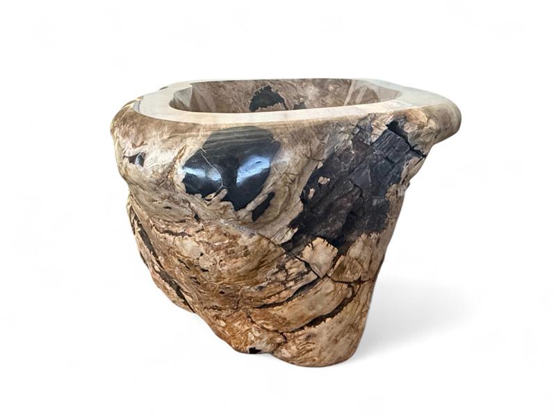 TREASURE BATHTUB DETAIL