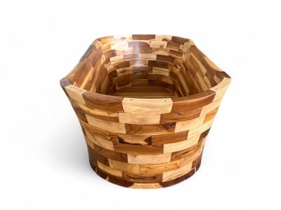 DETAIL OF FREESTANDING BATHTUB JEWEL