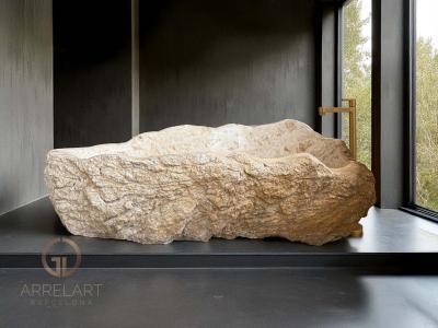 EXKLUSIVE BADEWANNE AUS BEIGEM MARMOR NAVONA