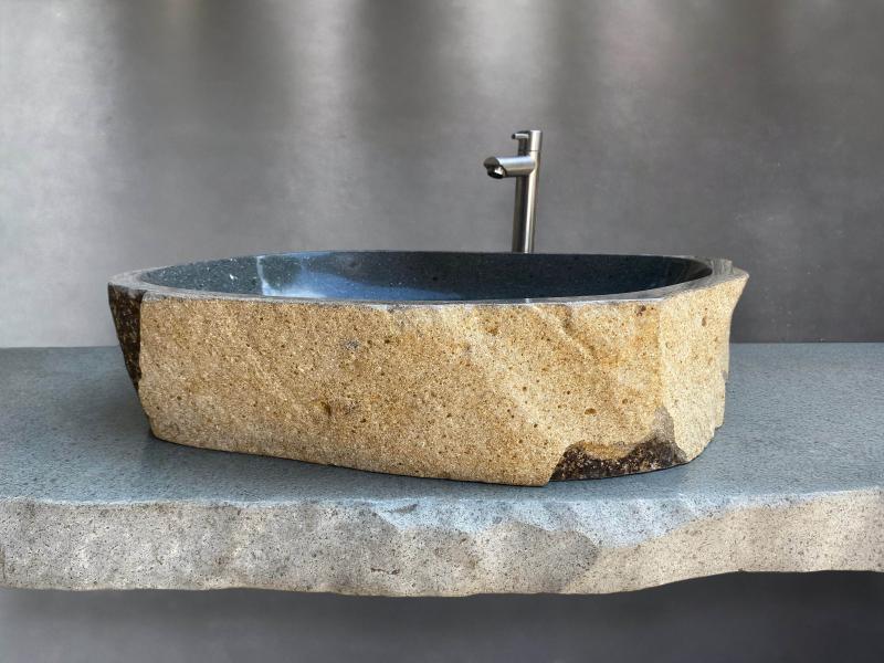 Von Hand gearbeitetes Waschbecken aus Naturstein