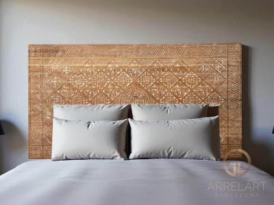 TETE DE LIT EN BOIS SCULPTE CHAMAREL