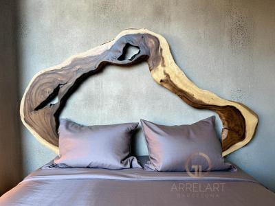 KOPFTEIL AUS TROPISCHEM MASSIVHOLZ