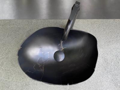 Piccolo Lavandino in Legno Pietrificato Nero
