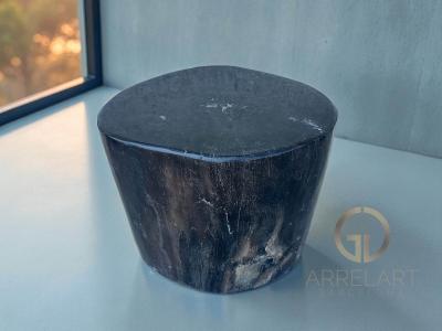 TABURETE NEGRO DE PIEDRA PULIDA EZE