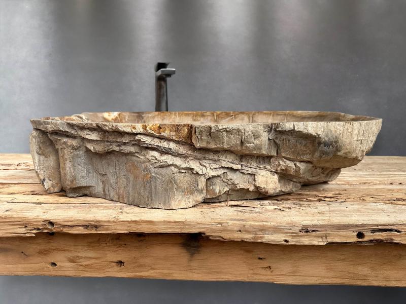 WASCHBECKEN AUS VERSTEINERTEM HOLZ BIANCA