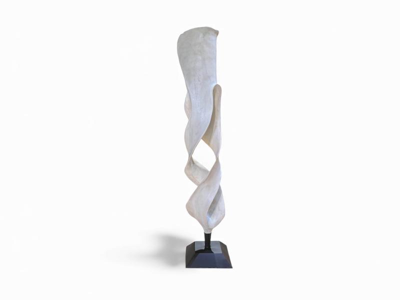 SCULPTURE EN TECK SCULPTEE EN FORME DE SPIRALE