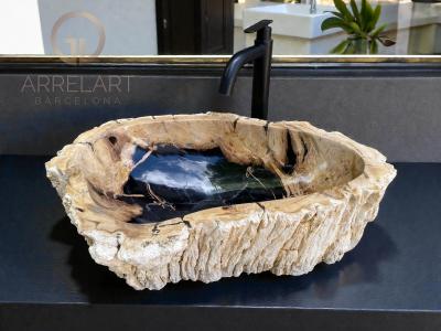 JAHRTAUSENDEALTES WASCHBECKEN AUS VERSTEINERTEM HOLZ UZERCHE