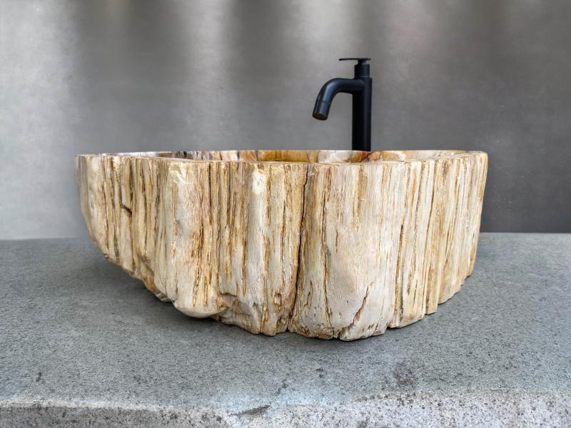 LAVABO D’AUTORE IN LEGNO PIETRIFICATO RIBEIRA