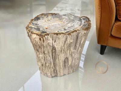 SGABELLO SOLIDO IN LEGNO PIETRIFICATO NAXOS