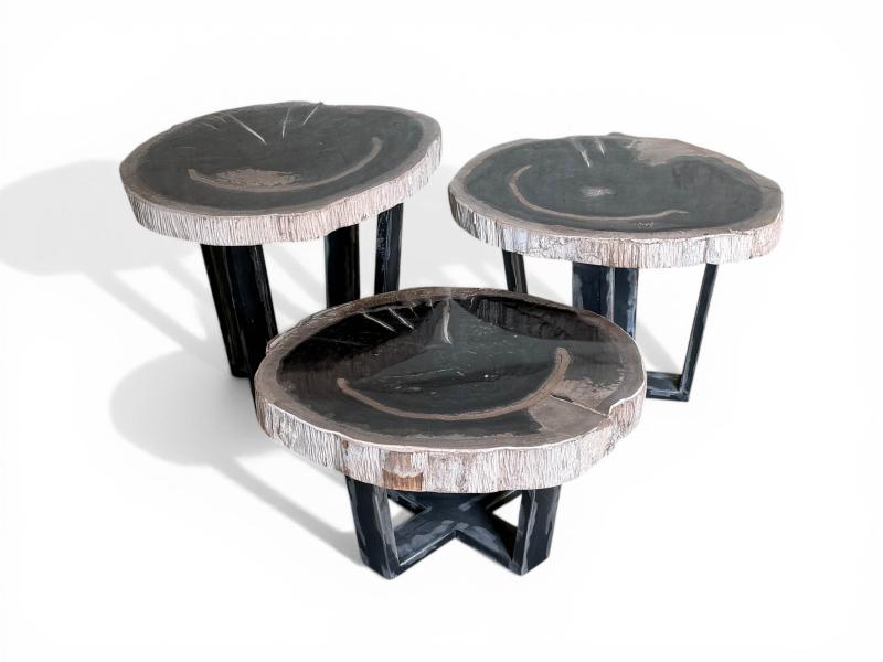 ENSEMBLE DE TROIS TABLES D'APPOINT SAINT GERMAIN