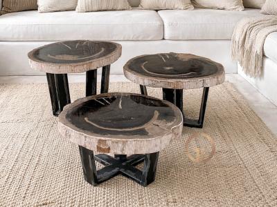 ENSEMBLE DE TROIS TABLES D'APPOINT SAINT GERMAIN