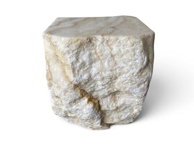 HOCKER AUS MASSIVEM NATÜRLICHEM ONYX IVORY