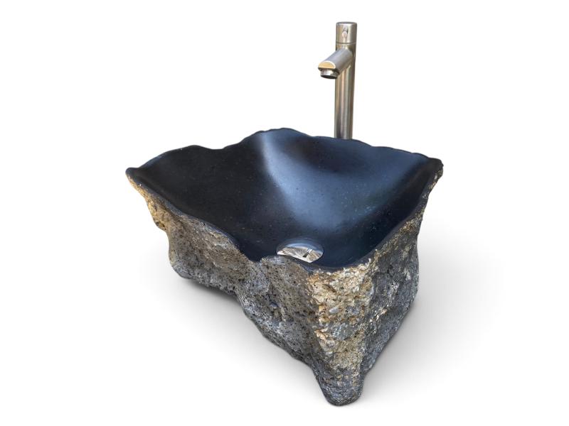 WASCHBECKEN AUS VULKANGESTEIN