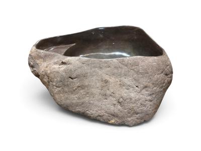 SKULPTURALE STEINBADEWANNE MANACOR