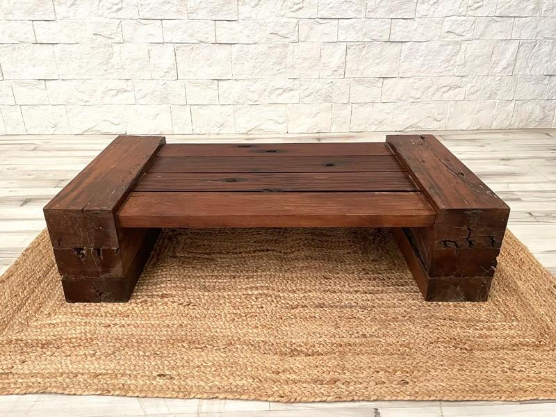 TABLE ISABELLA
